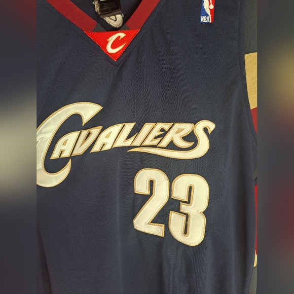 Adidas NBA Cleveland Cavaliers LeBron James Jersey - Picture 6 of 9